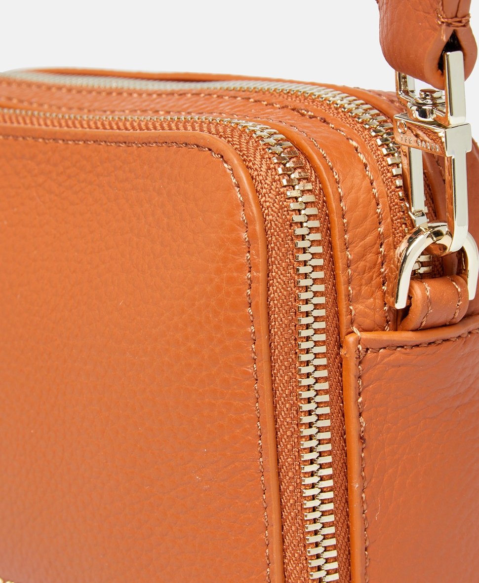 Ted Baker Kožená messenger taška Koňaková 2