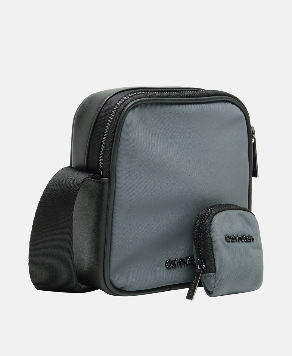 Calvin Klein taška messenger Šedá 2