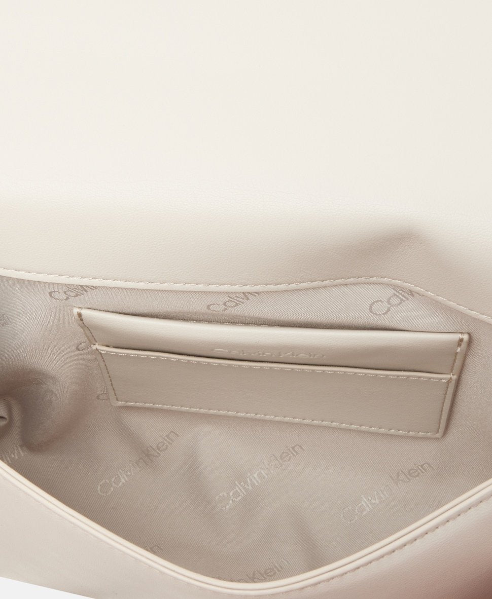 Calvin Klein kabelka přes rameno Bílá 3