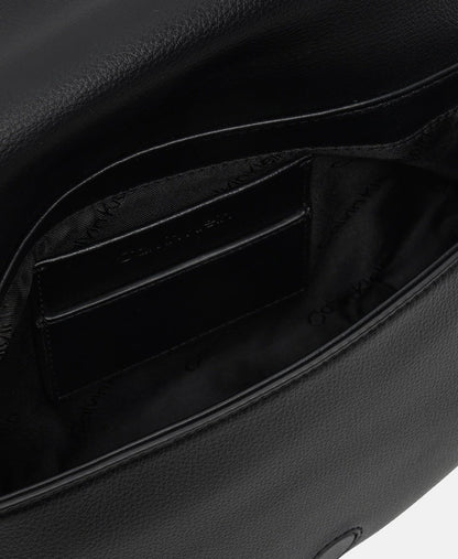 Calvin Klein kabelka přes rameno Černá 3