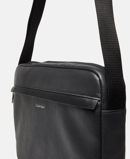 Calvin Klein taška messenger Černá 2