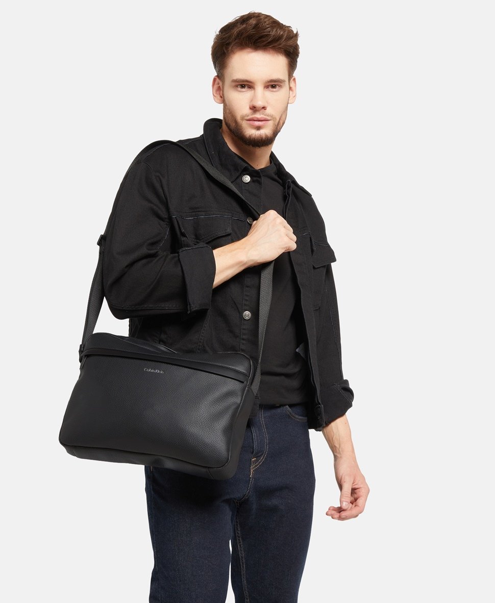 Calvin Klein taška messenger Černá 5