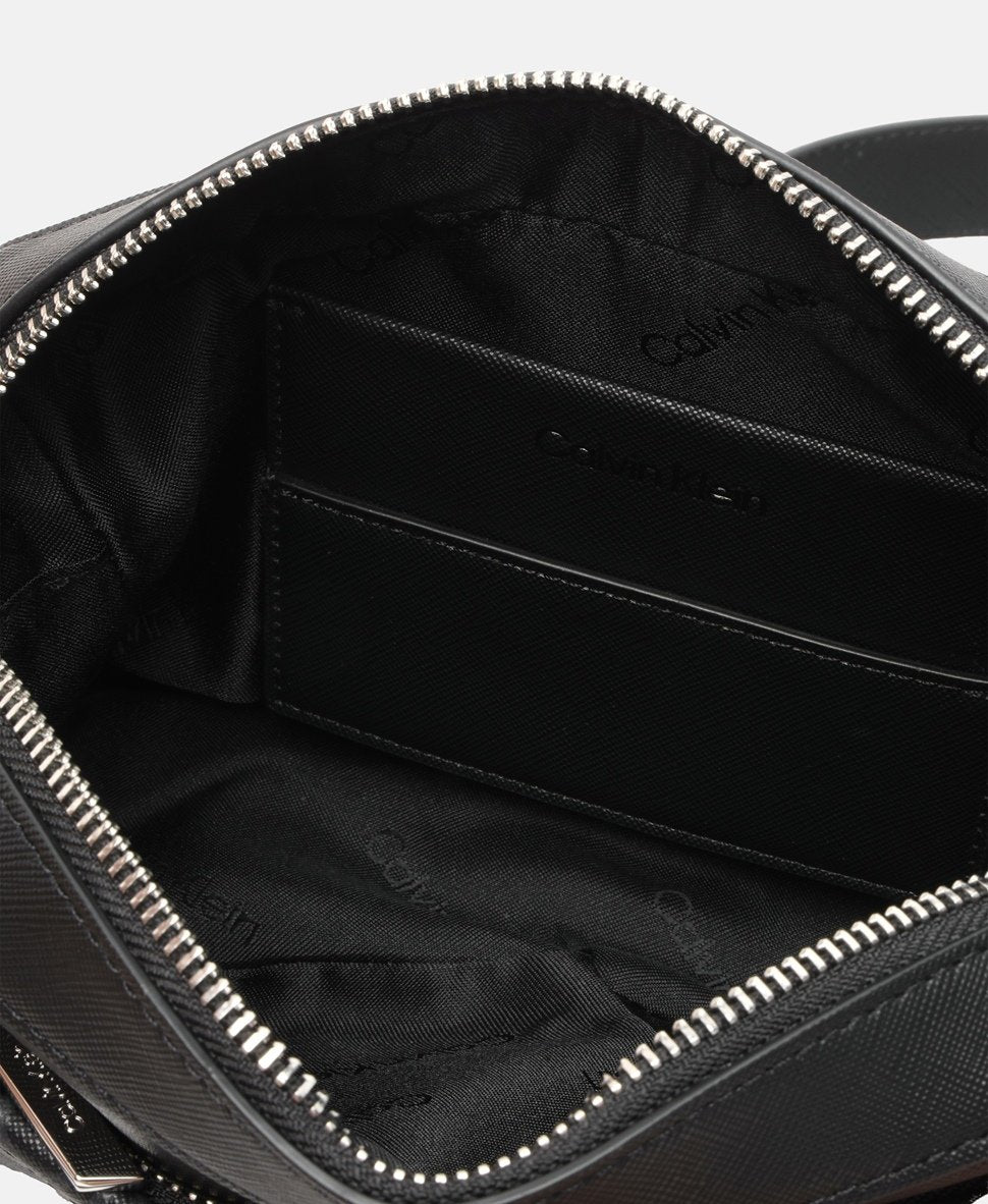 Calvin Klein taška messenger Černá 3