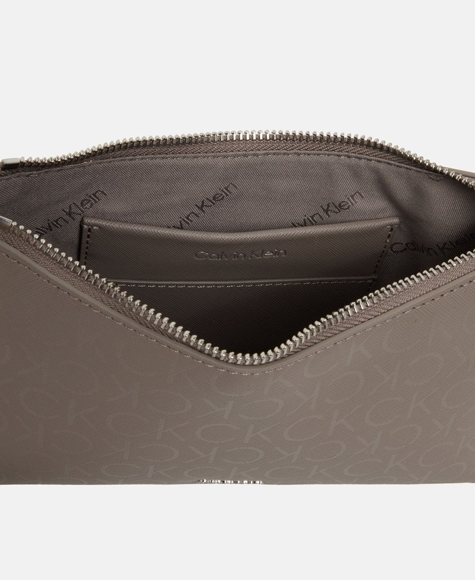 Calvin Klein taška messenger Šedá 3