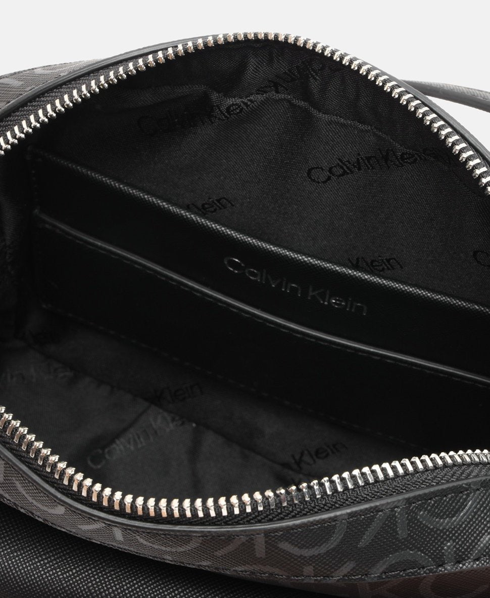 Calvin Klein taška messenger Černá 3