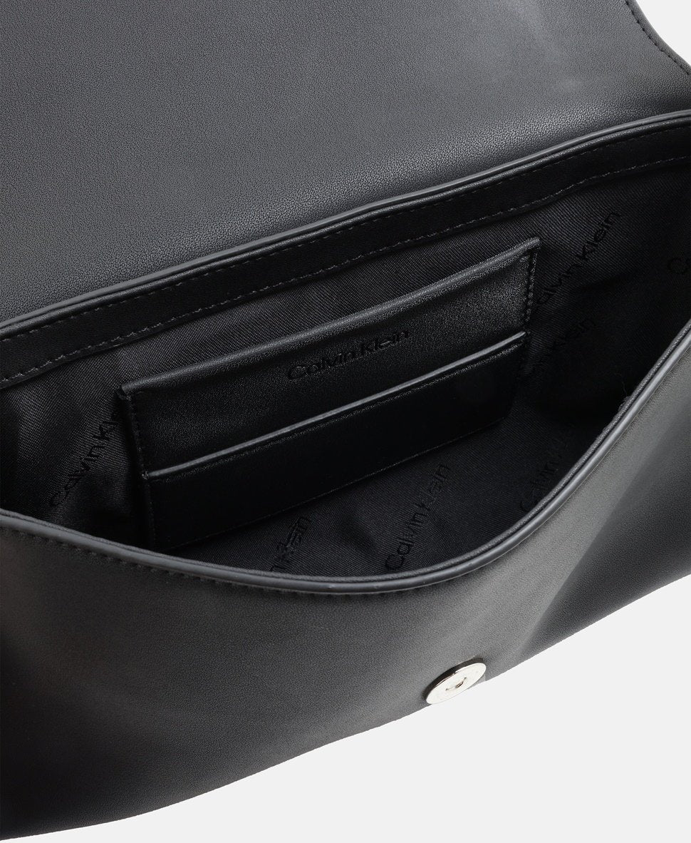 Calvin Klein kabelka přes rameno Černá 3
