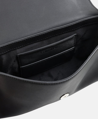 Calvin Klein kabelka přes rameno Černá 3