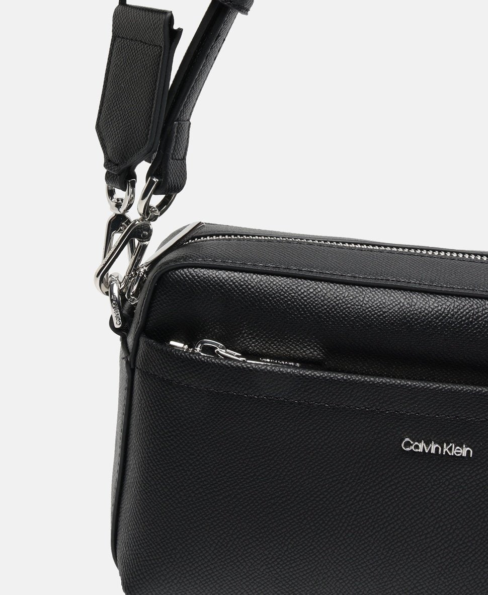 Calvin Klein taška messenger Černá 2