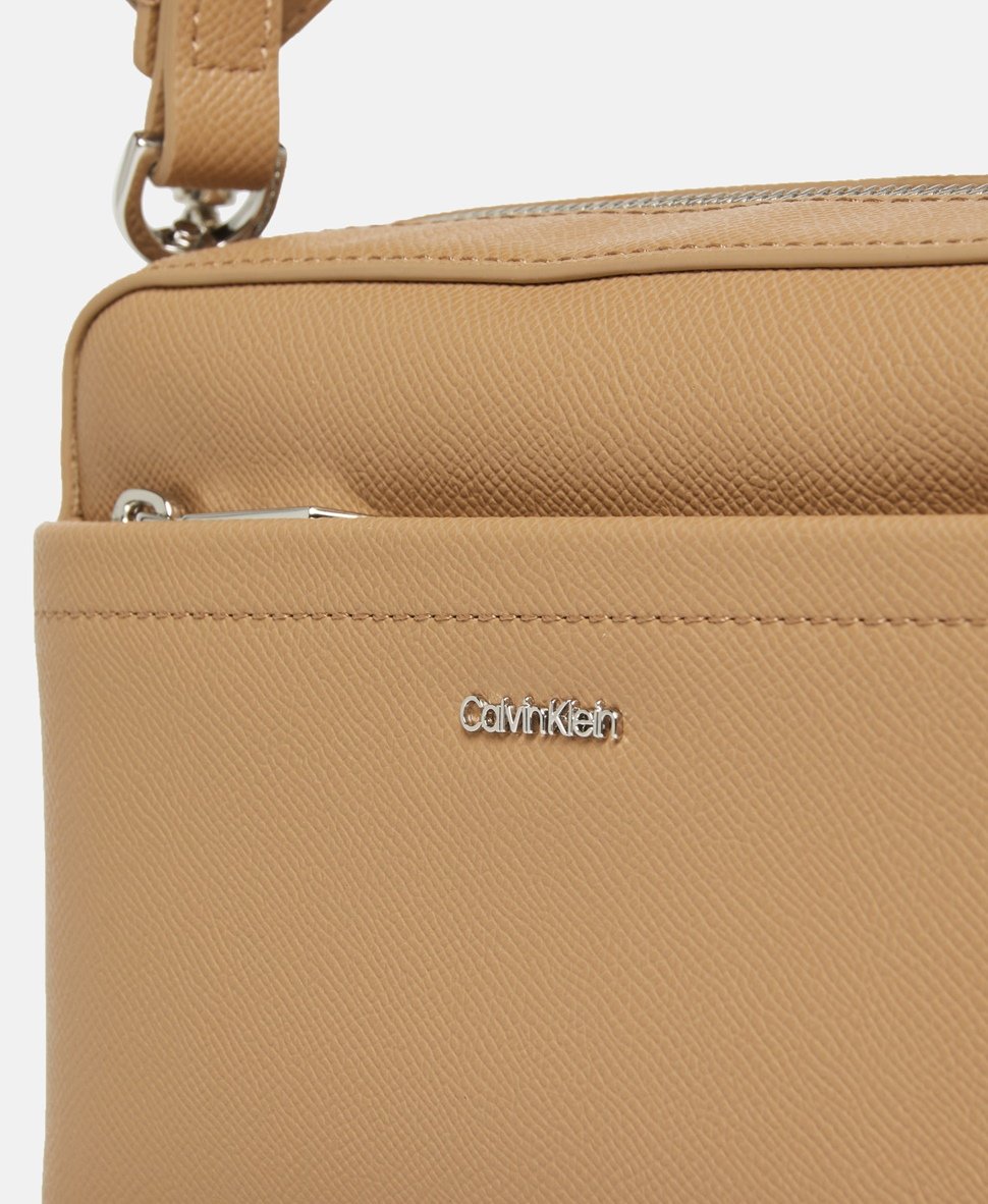 Calvin Klein taška messenger Béžová 2