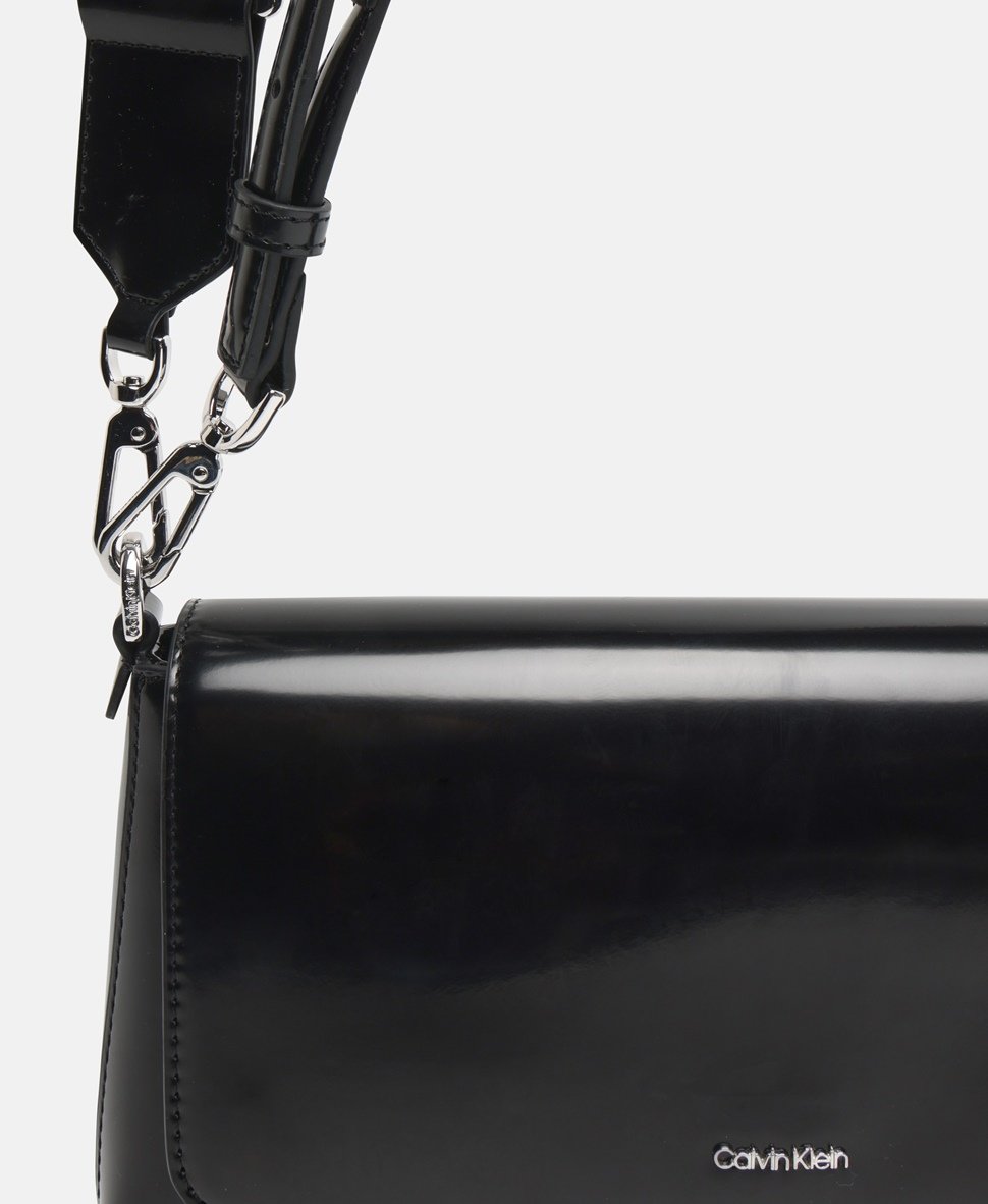 Calvin Klein kabelka přes rameno Černá 2