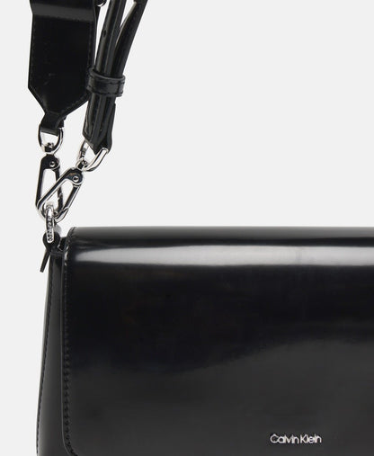 Calvin Klein kabelka přes rameno Černá 2