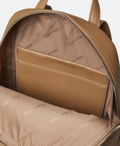 Calvin Klein batoh Camel 3