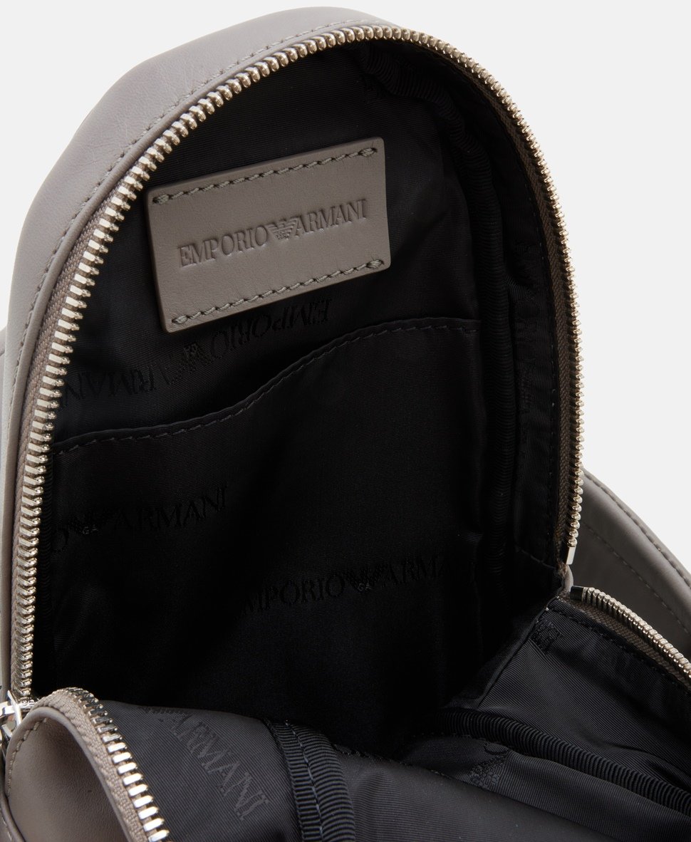 Emporio Armani Kožená messenger taška Šedá 3