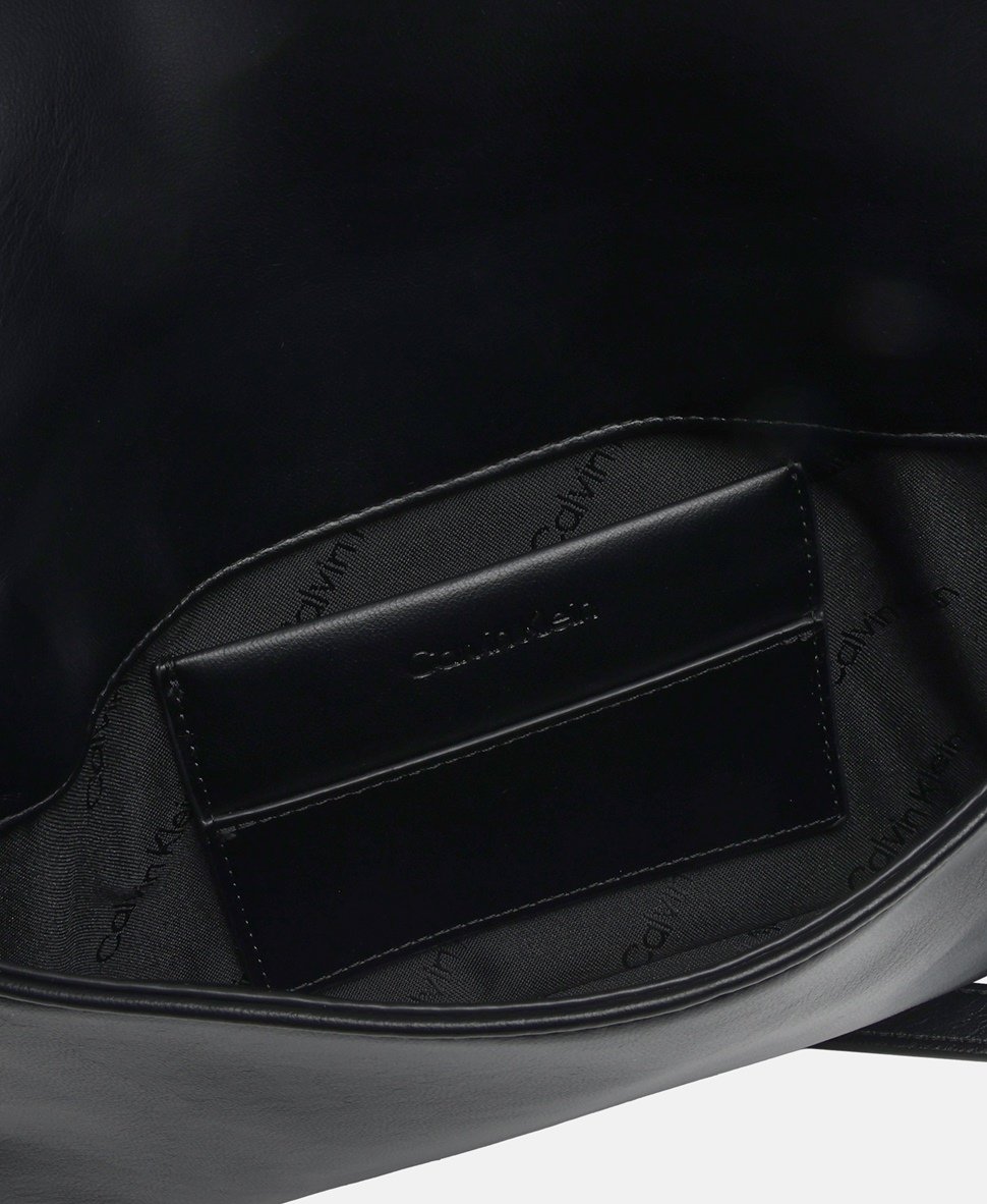 Calvin Klein kabelka přes rameno Černá 3