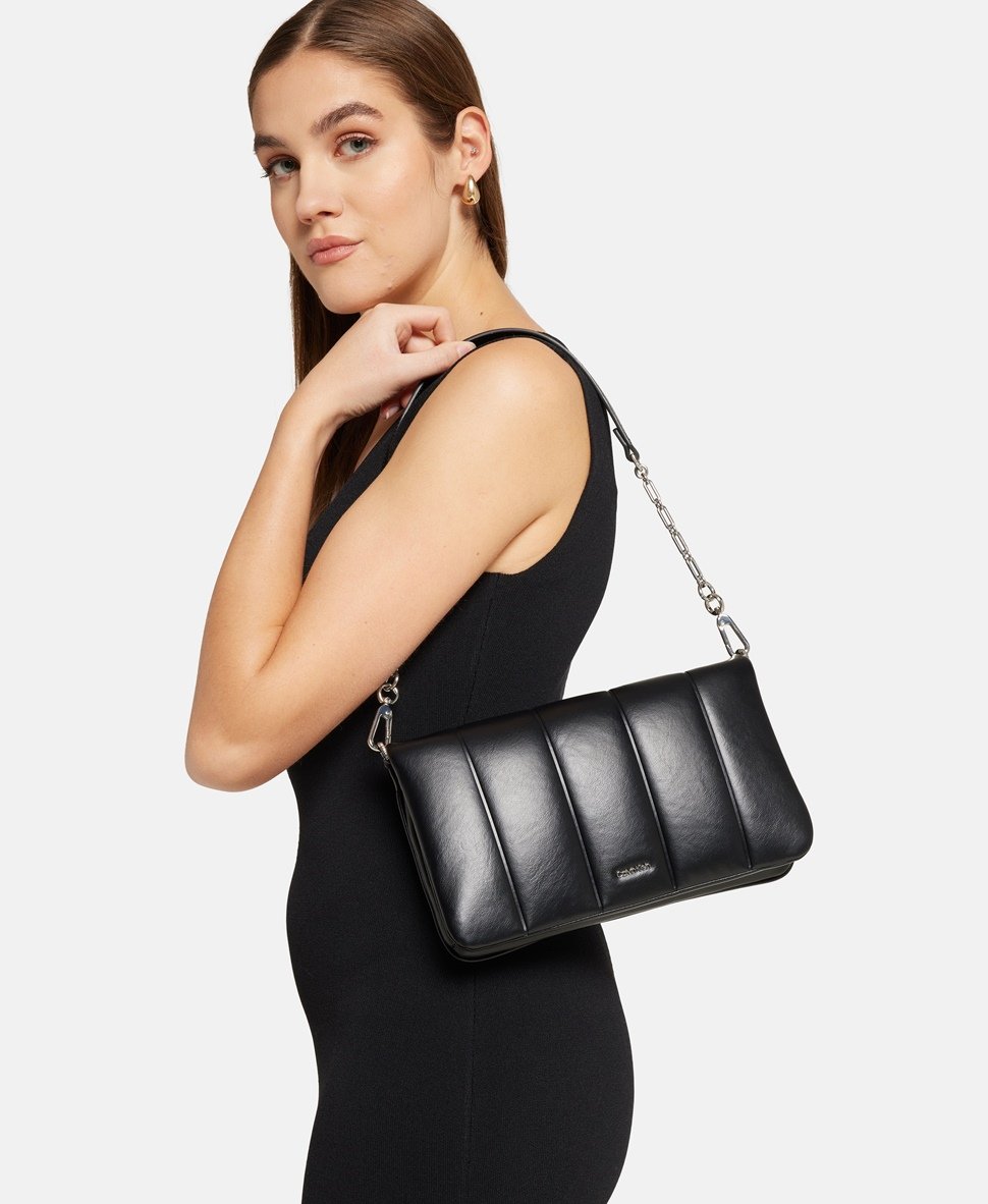 Calvin Klein kabelka přes rameno Černá 5