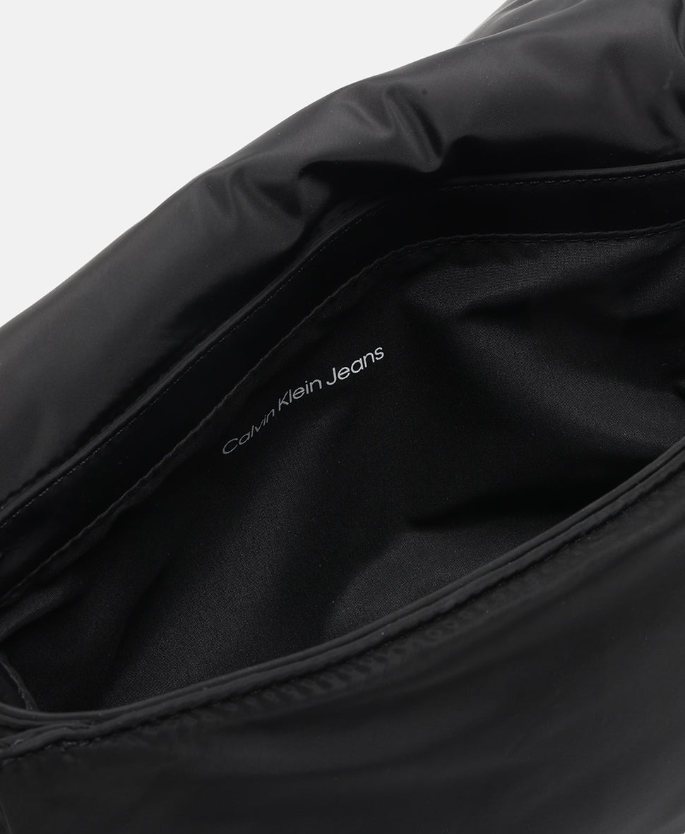 Calvin Klein Jeans kabelka přes rameno Černá 3