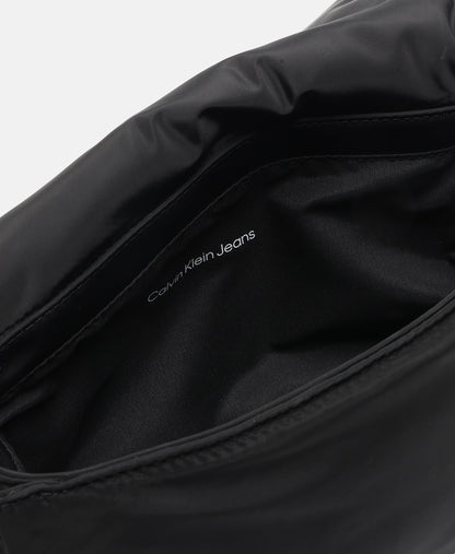 Calvin Klein Jeans kabelka přes rameno Černá 3