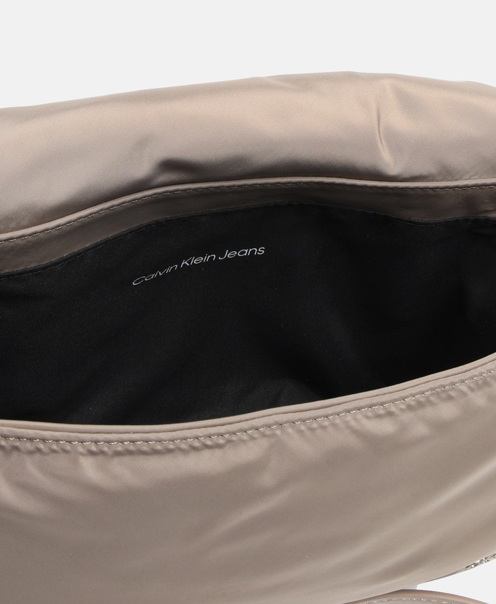 Calvin Klein Jeans kabelka přes rameno Taupe 3