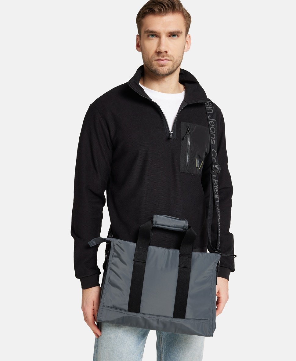 Calvin Klein Jeans brašna na notebook Černá 5