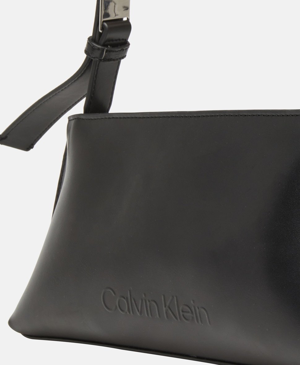 Calvin Klein kabelka přes rameno Černá 2