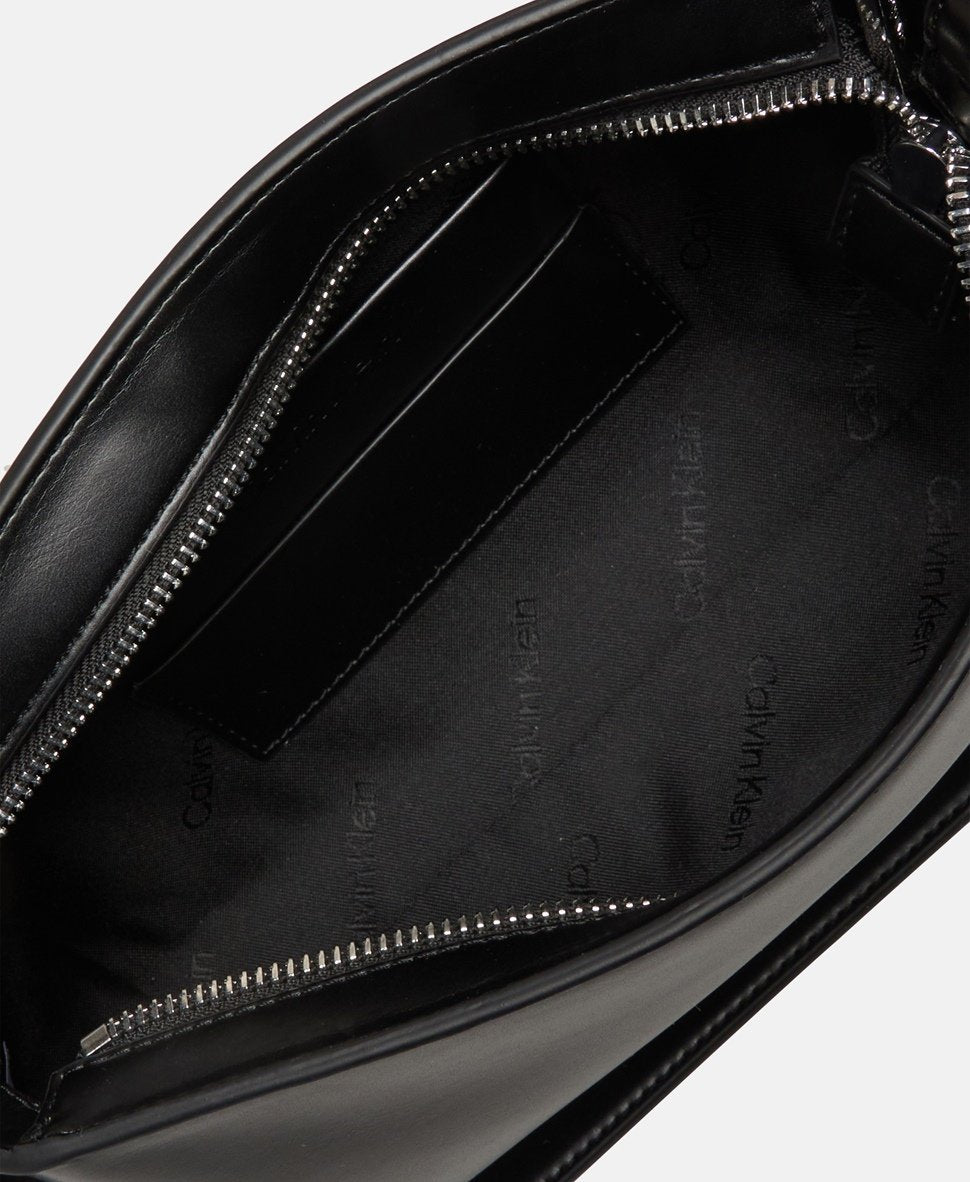 Calvin Klein kabelka přes rameno Černá 3