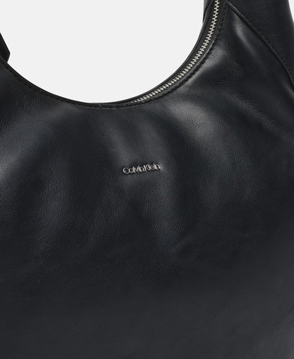 Calvin Klein kabelka přes rameno Černá 2